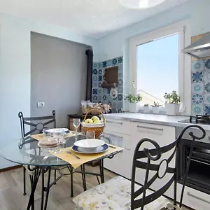 https://apt-mary-house.it-lombardy.com